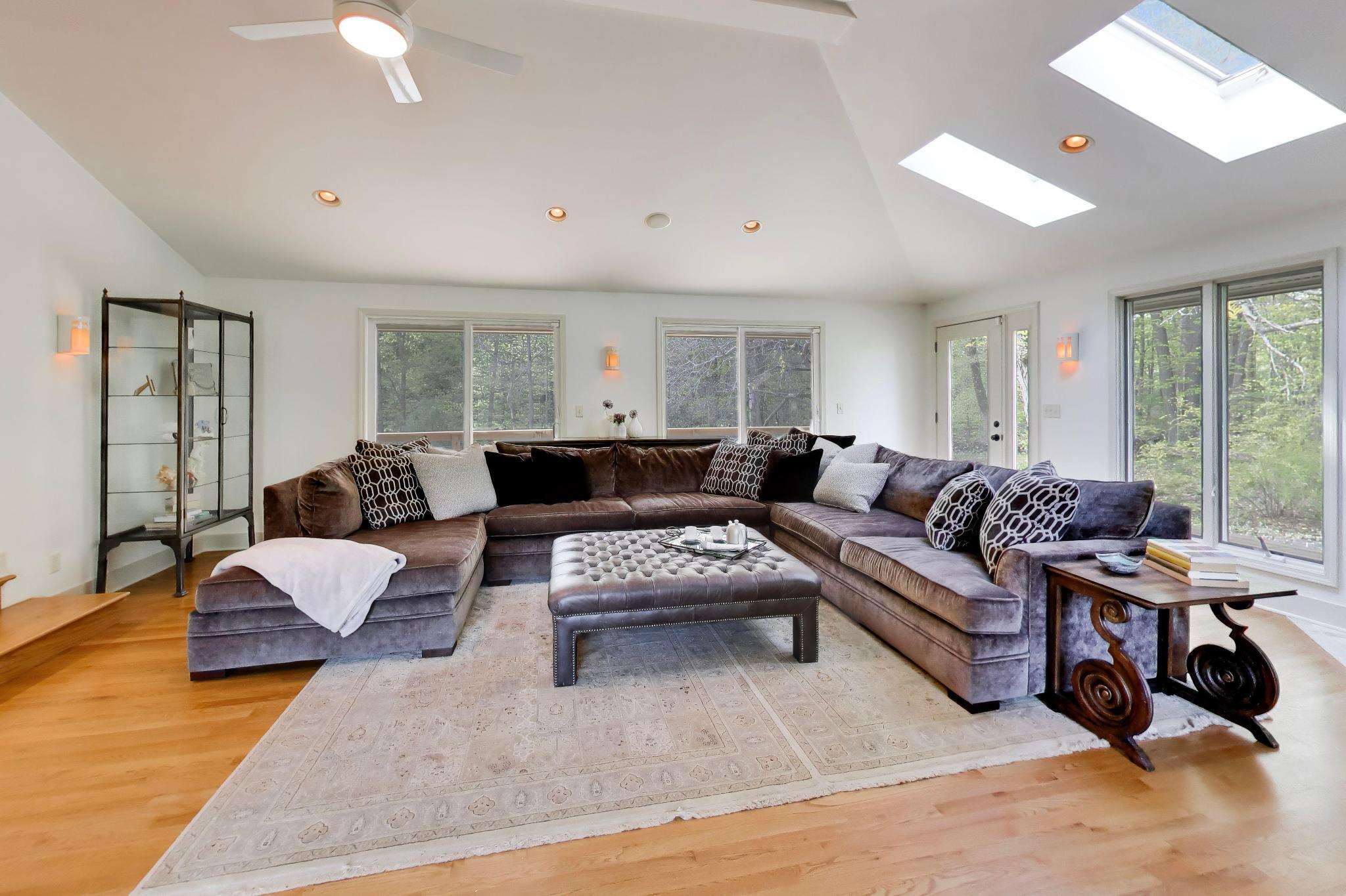 5499 Topanga Drive