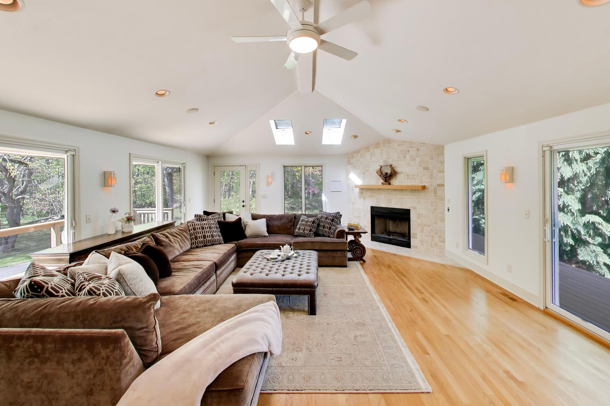 5499 Topanga Drive