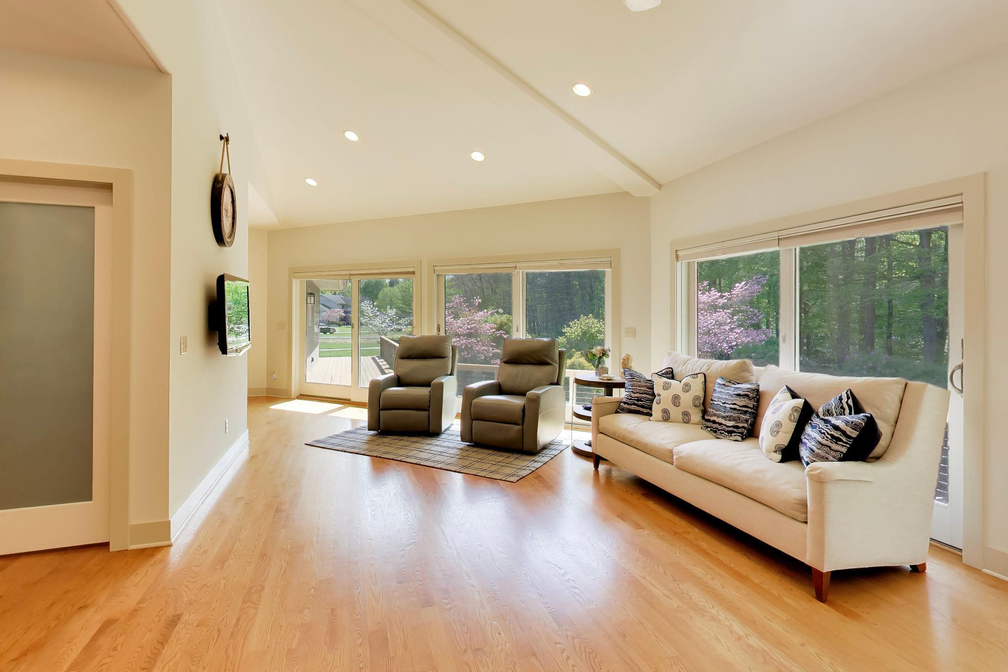 5499 Topanga Drive