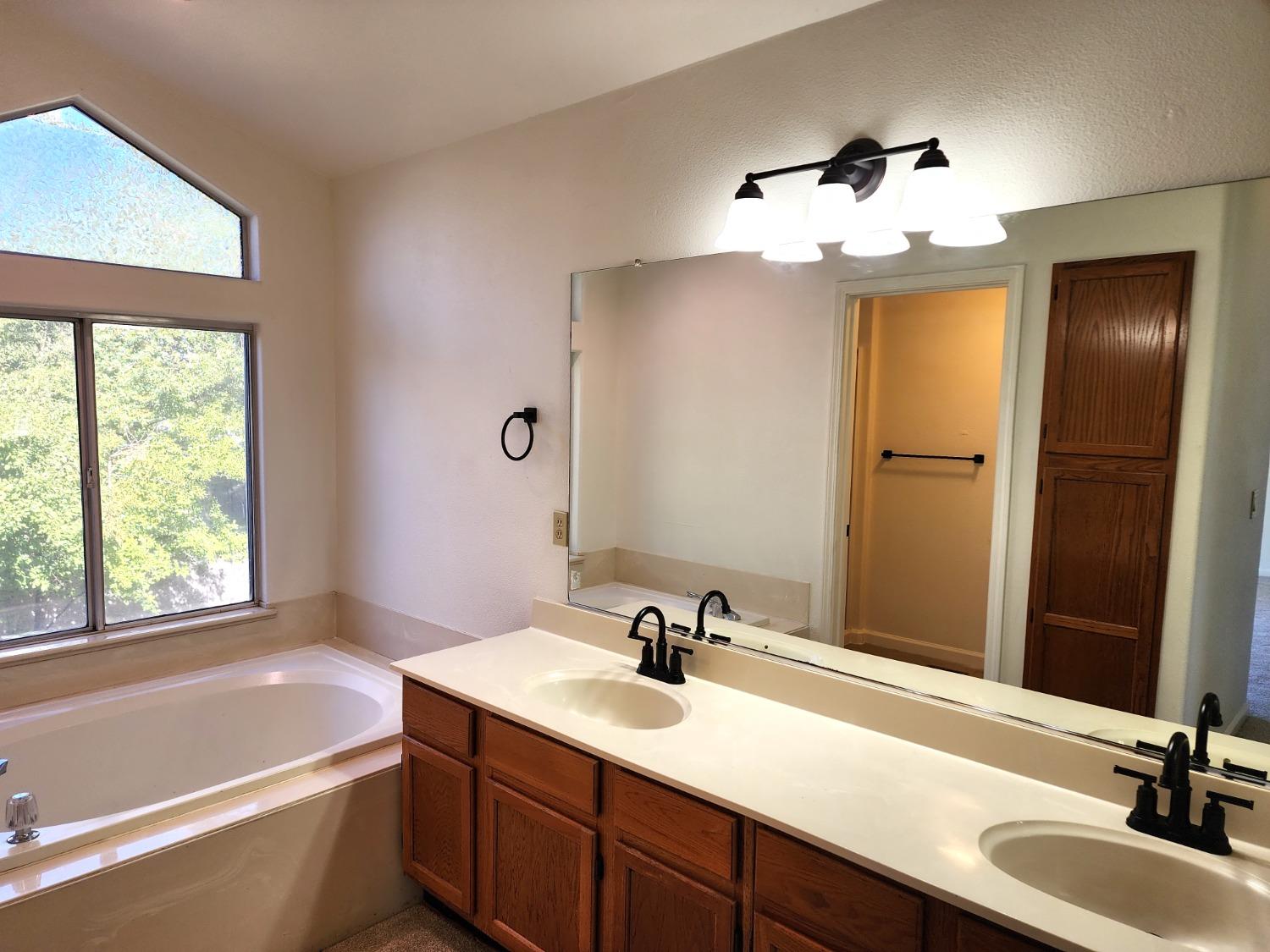 4609 WINTER OAK Way