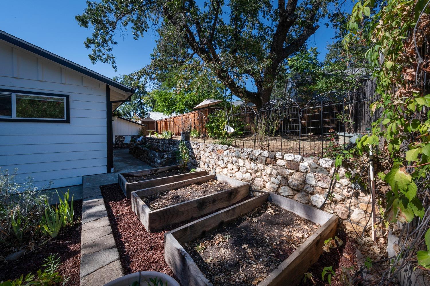 2683 EDGEWOOD Drive