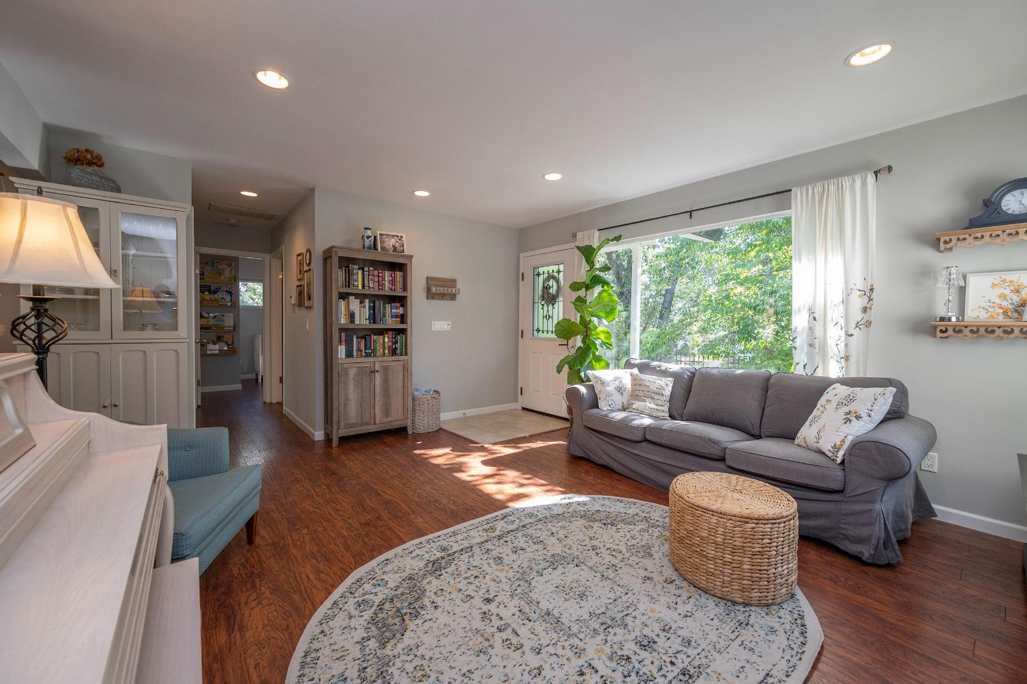2683 EDGEWOOD Drive