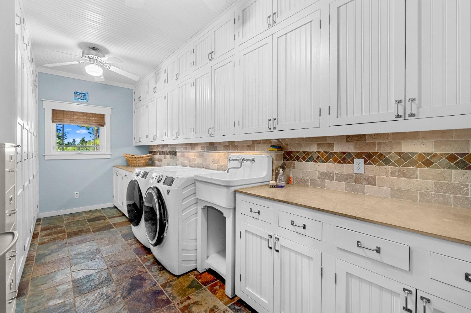 3137 Squirrel Hollow