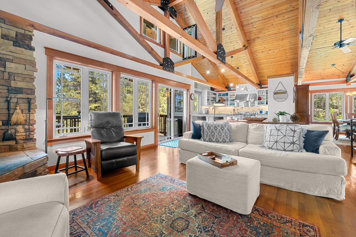 3137 Squirrel Hollow