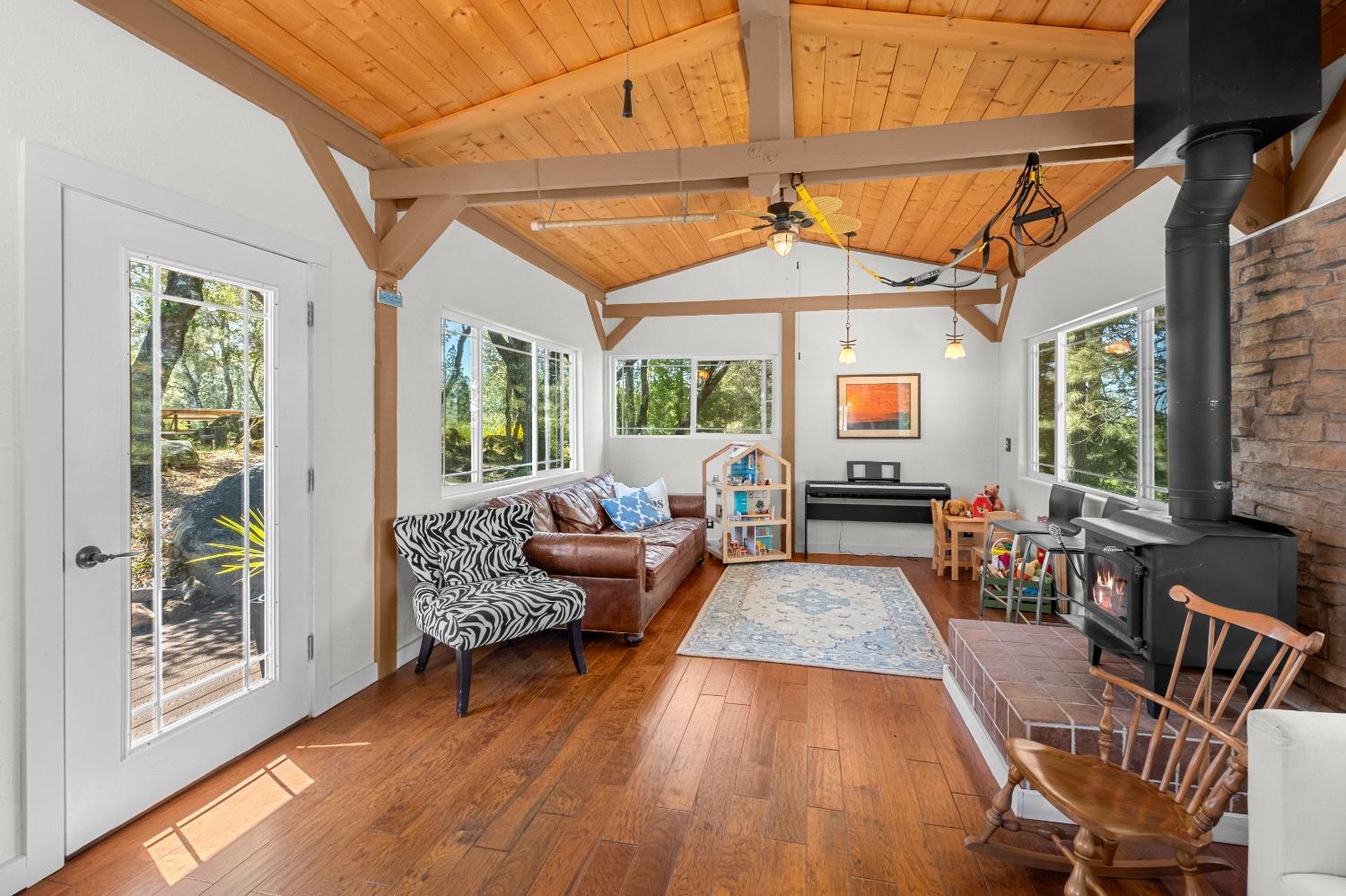 3137 Squirrel Hollow