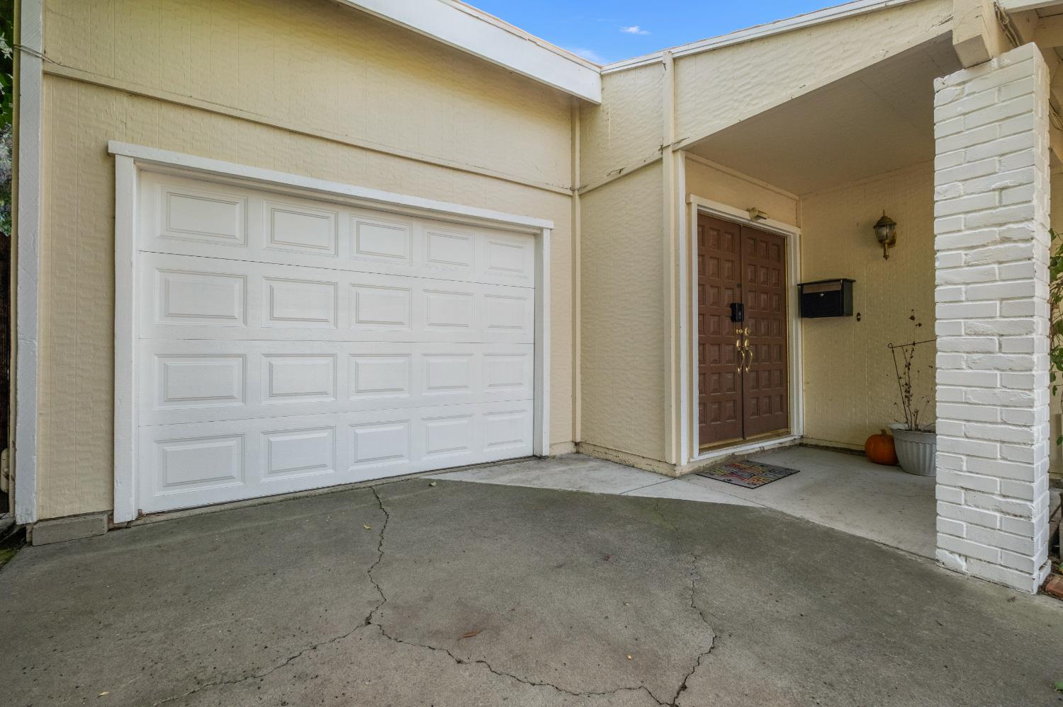 6823 Greenhaven Drive