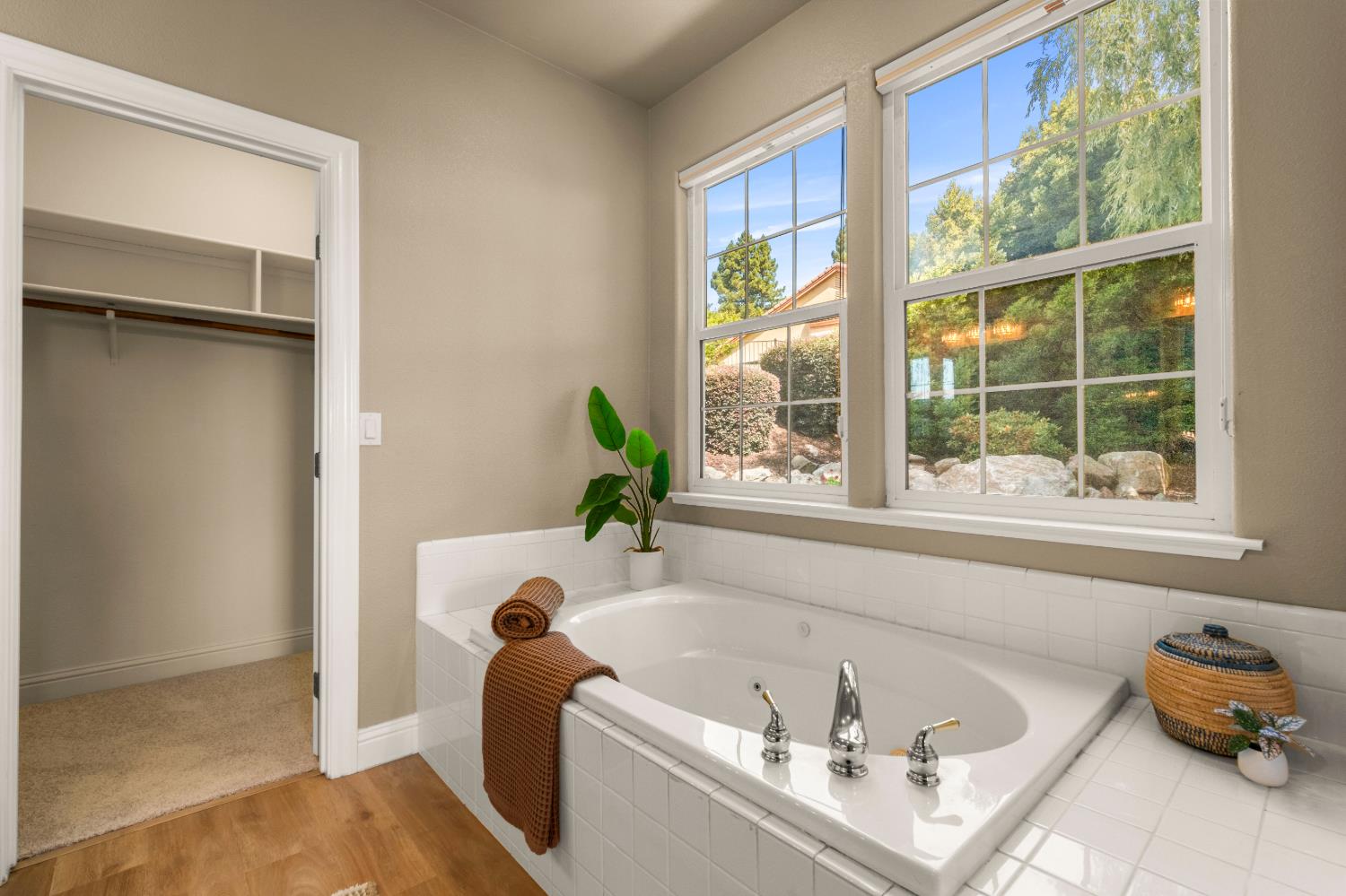 4029 Schelin Court