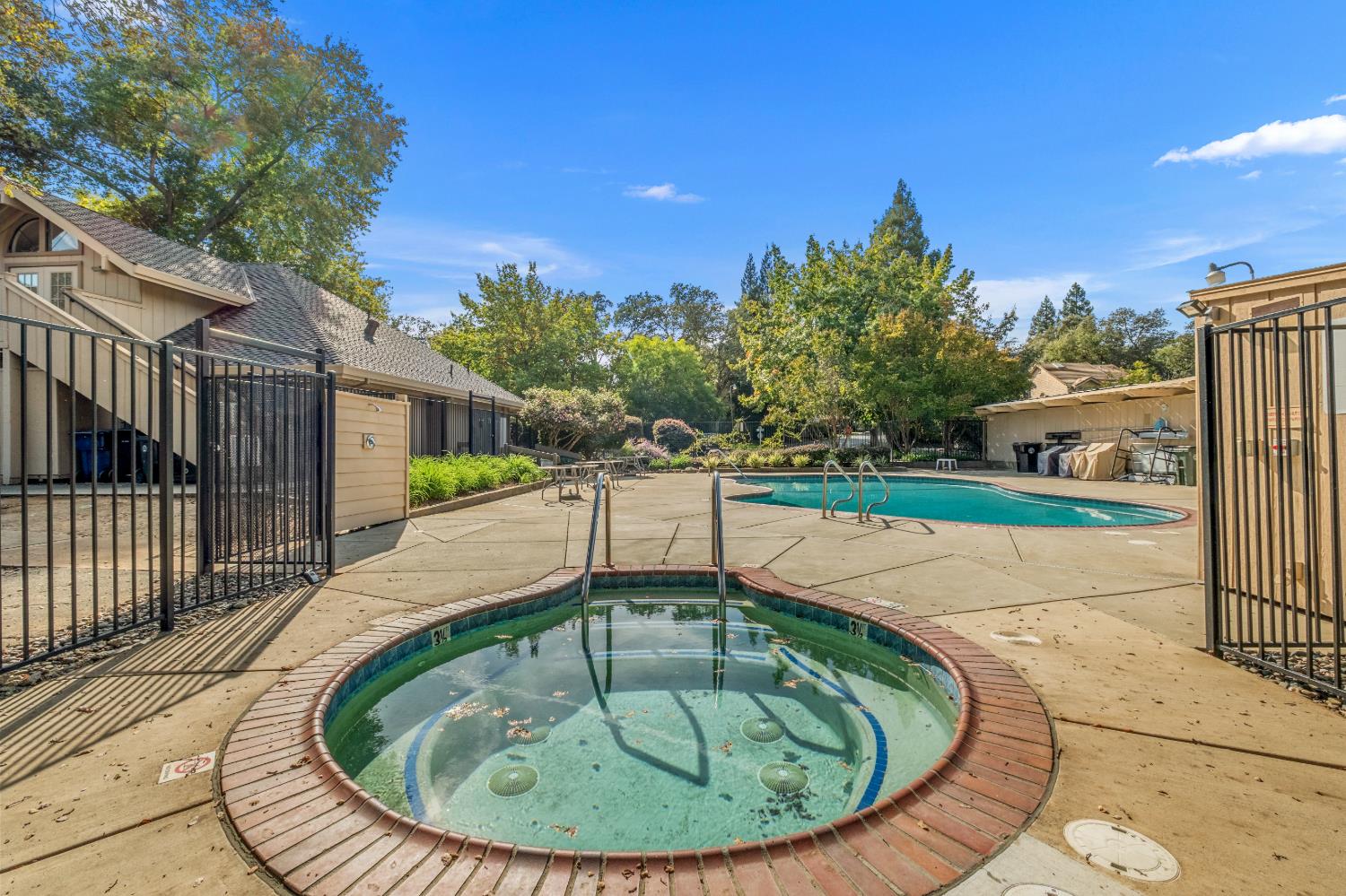 7458 Black Tree Lane
