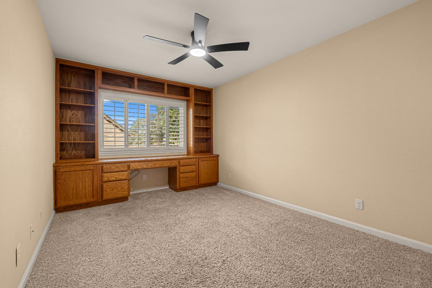 7458 Black Tree Lane