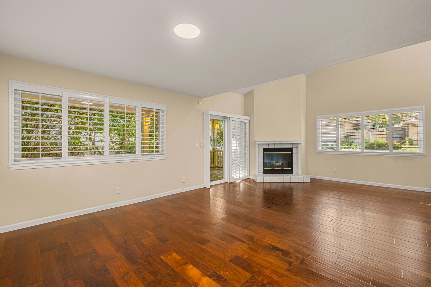 7458 Black Tree Lane