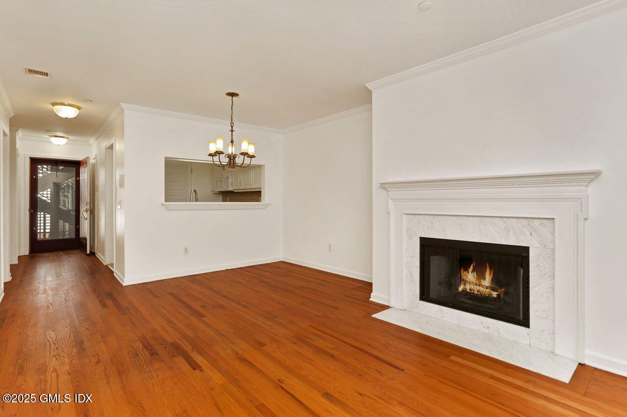 51 Forest Avenue, 60