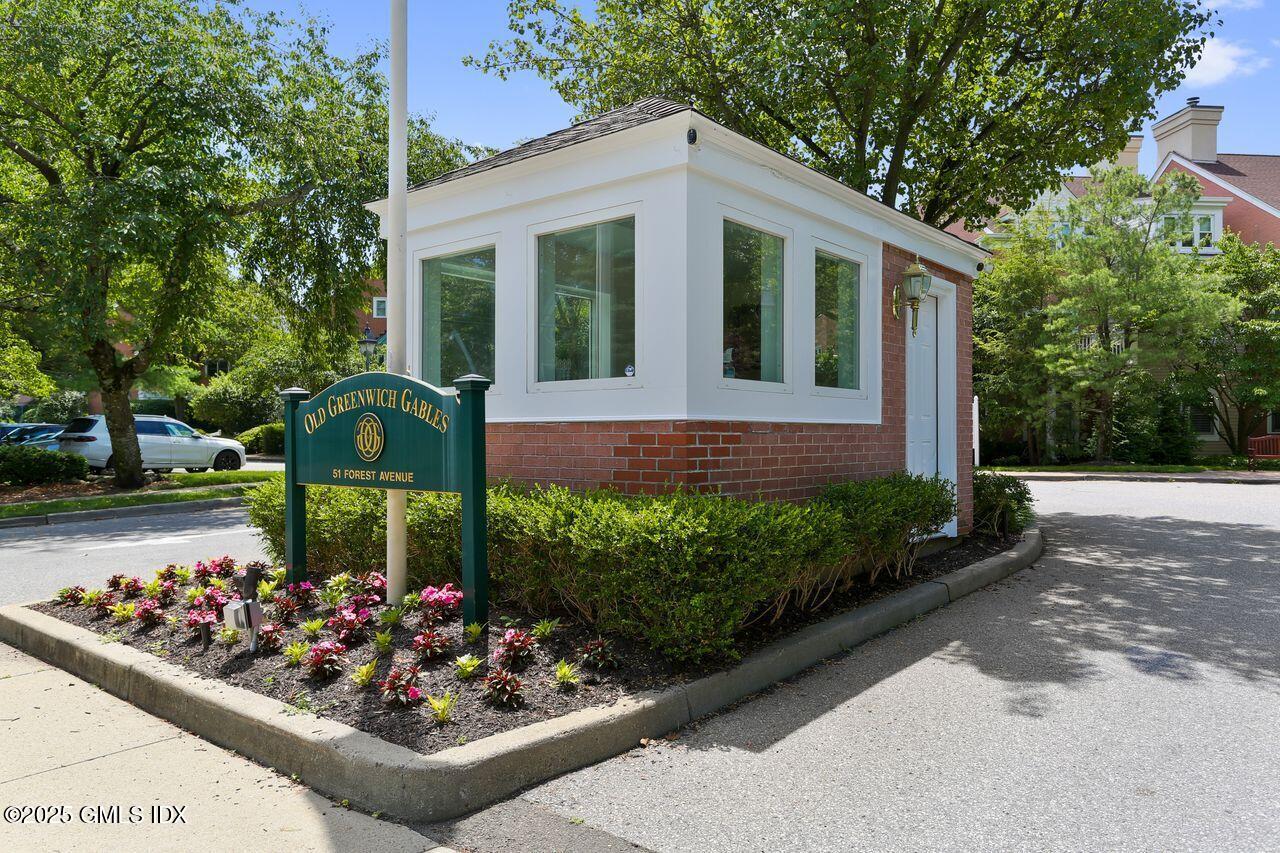 51 Forest Avenue, 60