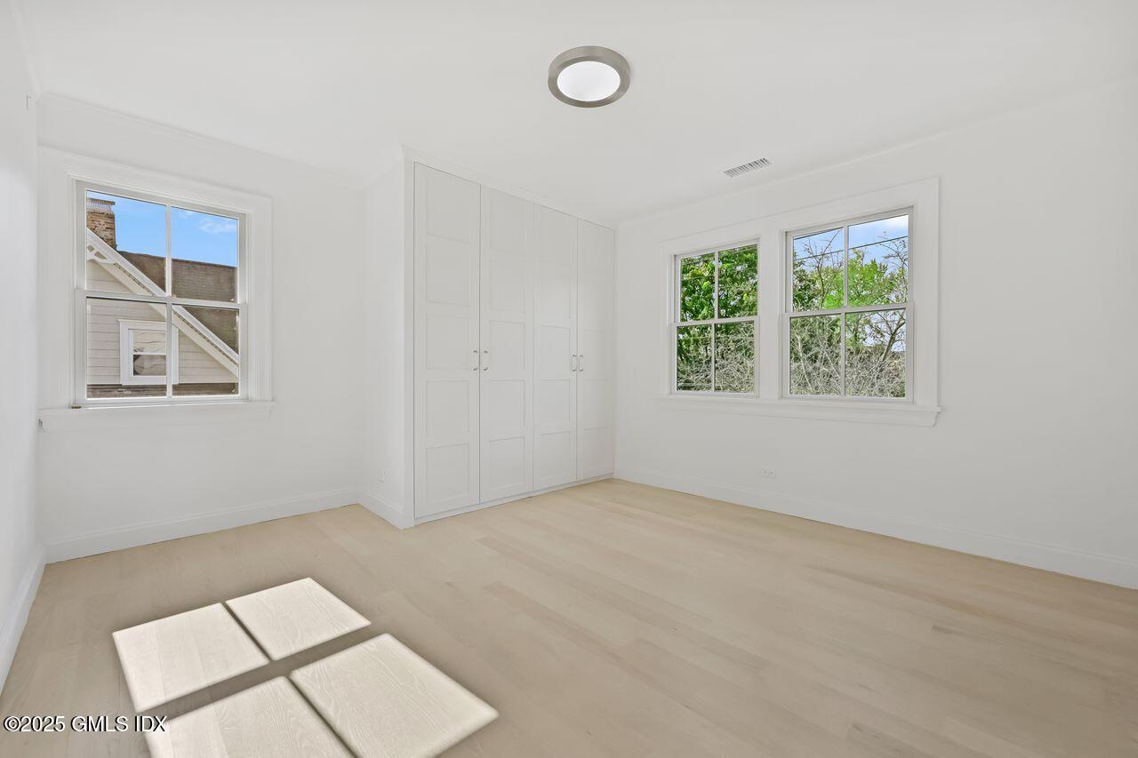 18 Park Avenue, Old Greenwich