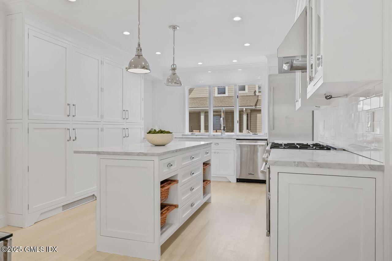 18 Park Avenue, Old Greenwich