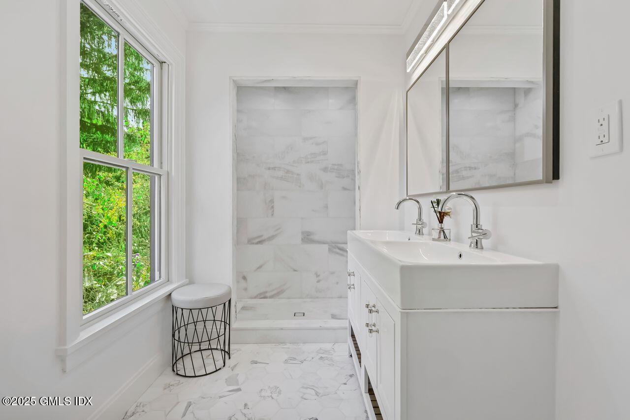 18 Park Avenue, Old Greenwich