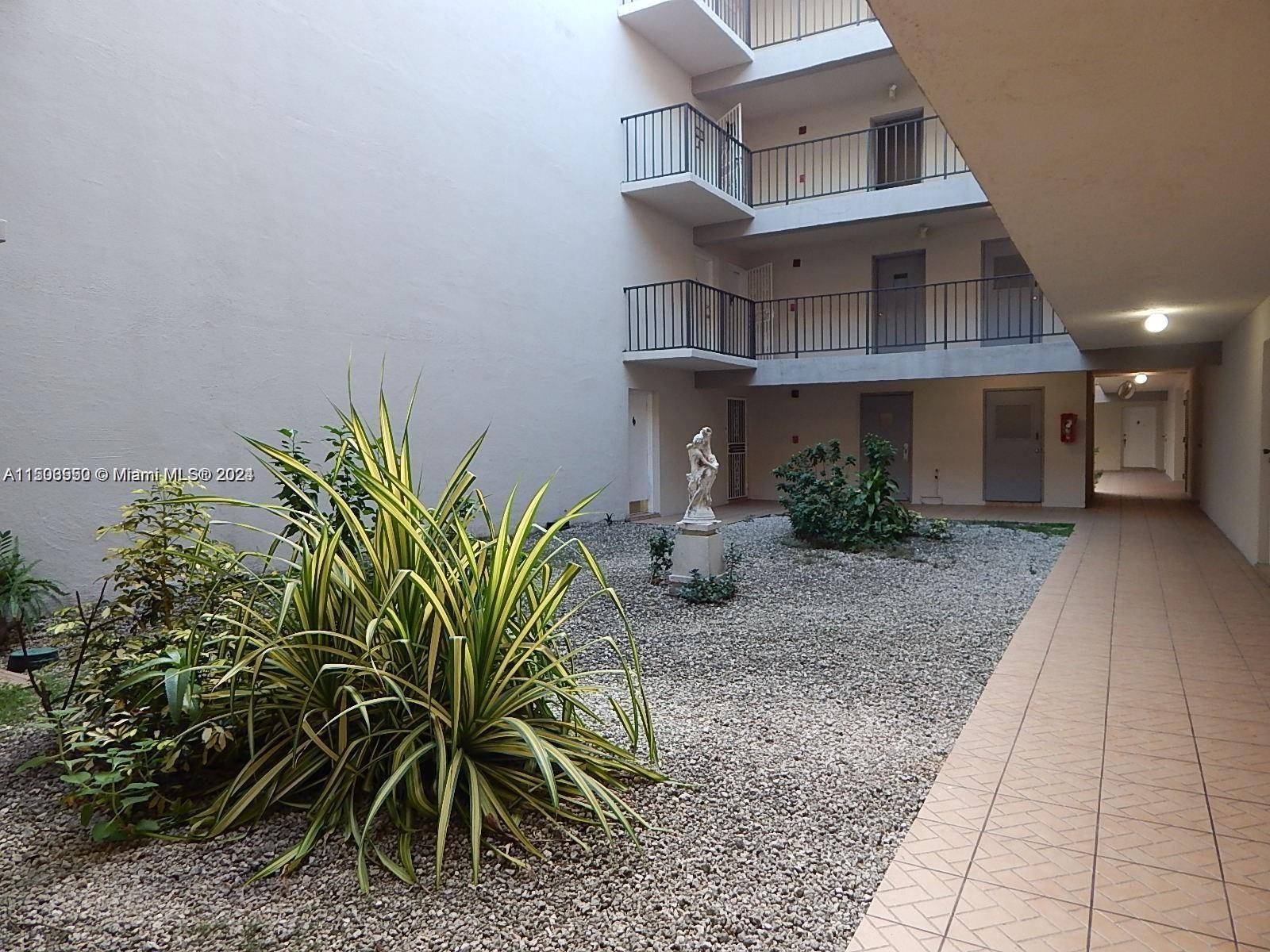 5501 NW 7th St Unit: E212