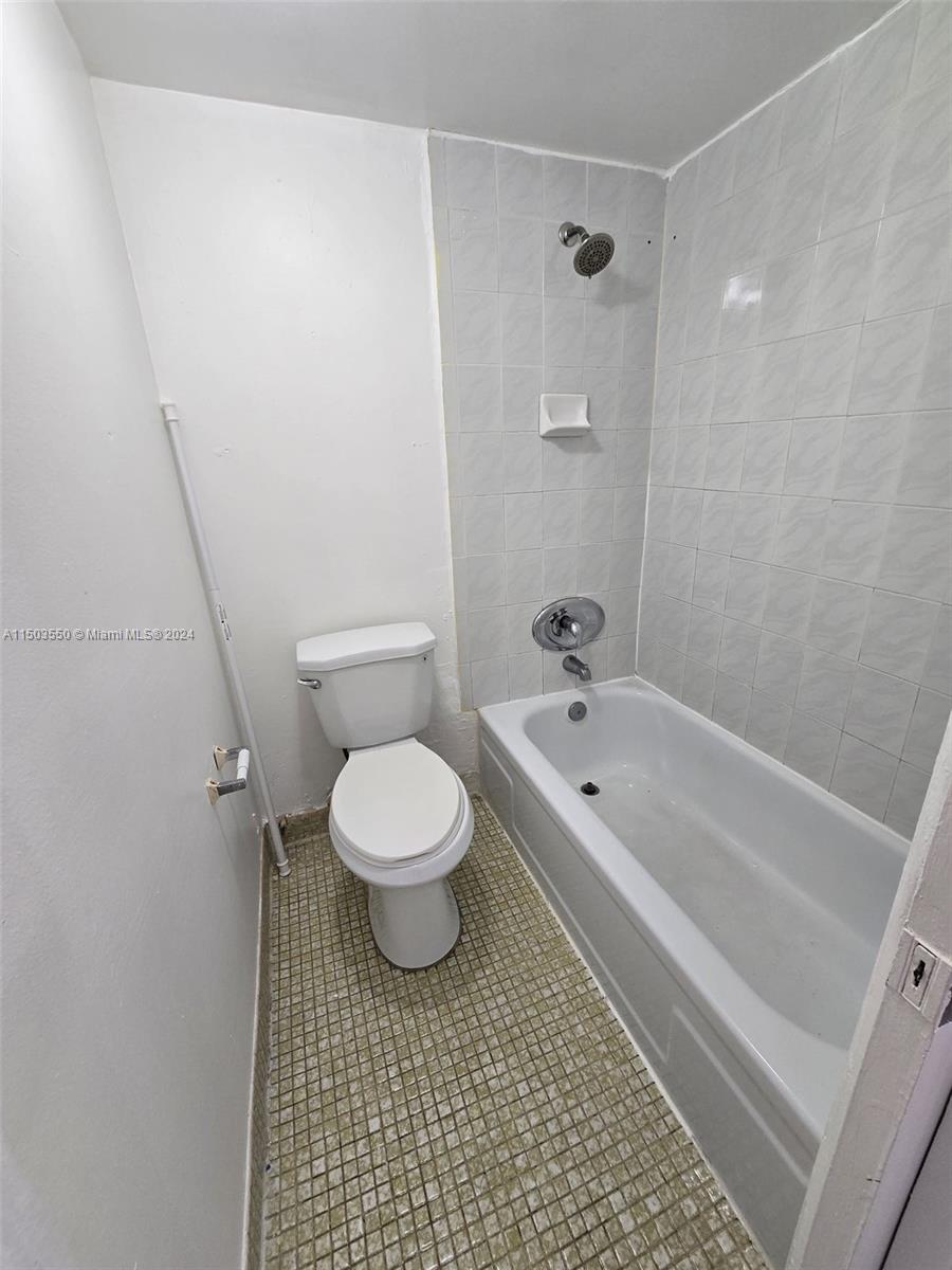 5501 NW 7th St Unit: E212