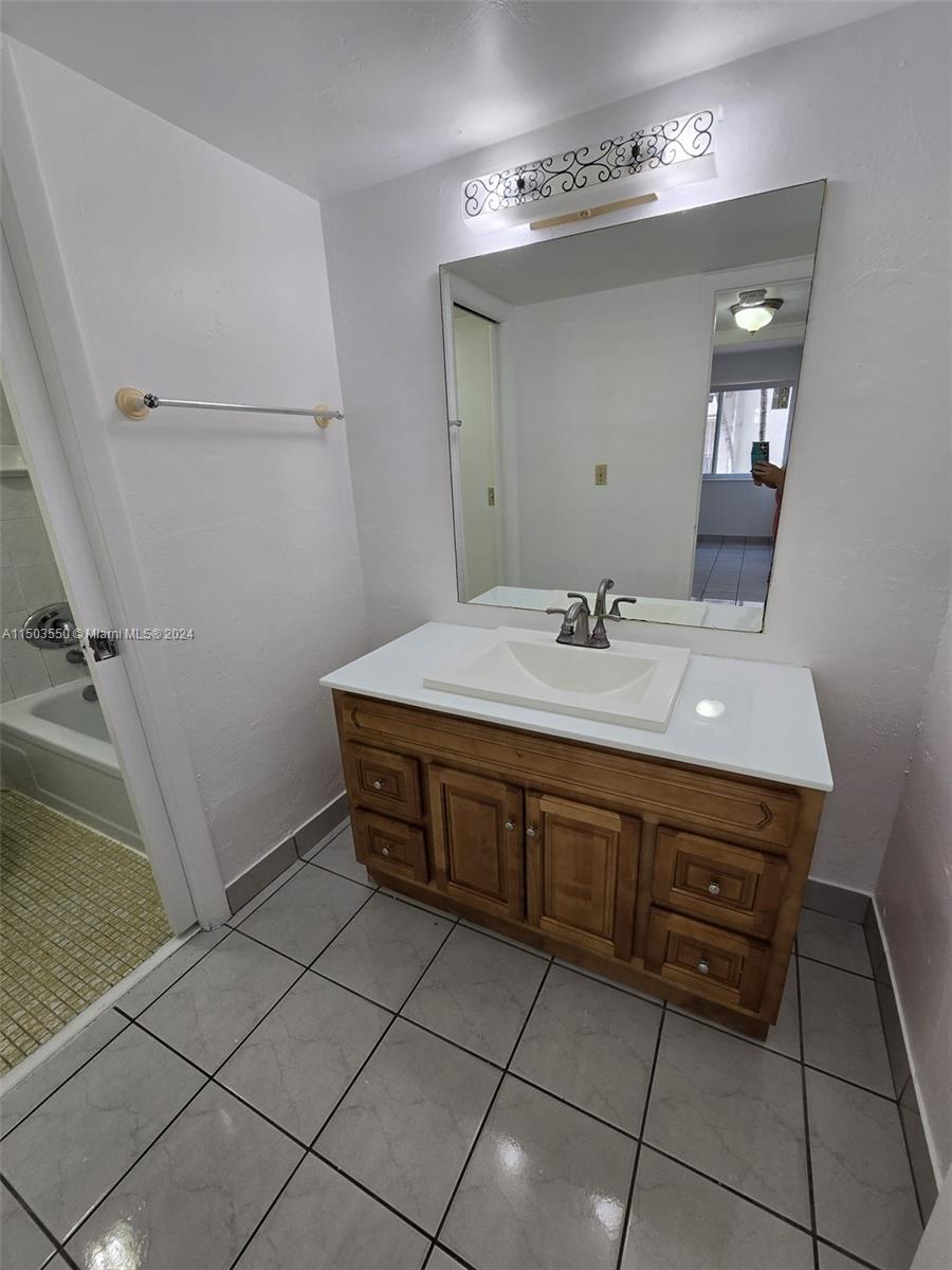 5501 NW 7th St Unit: E212
