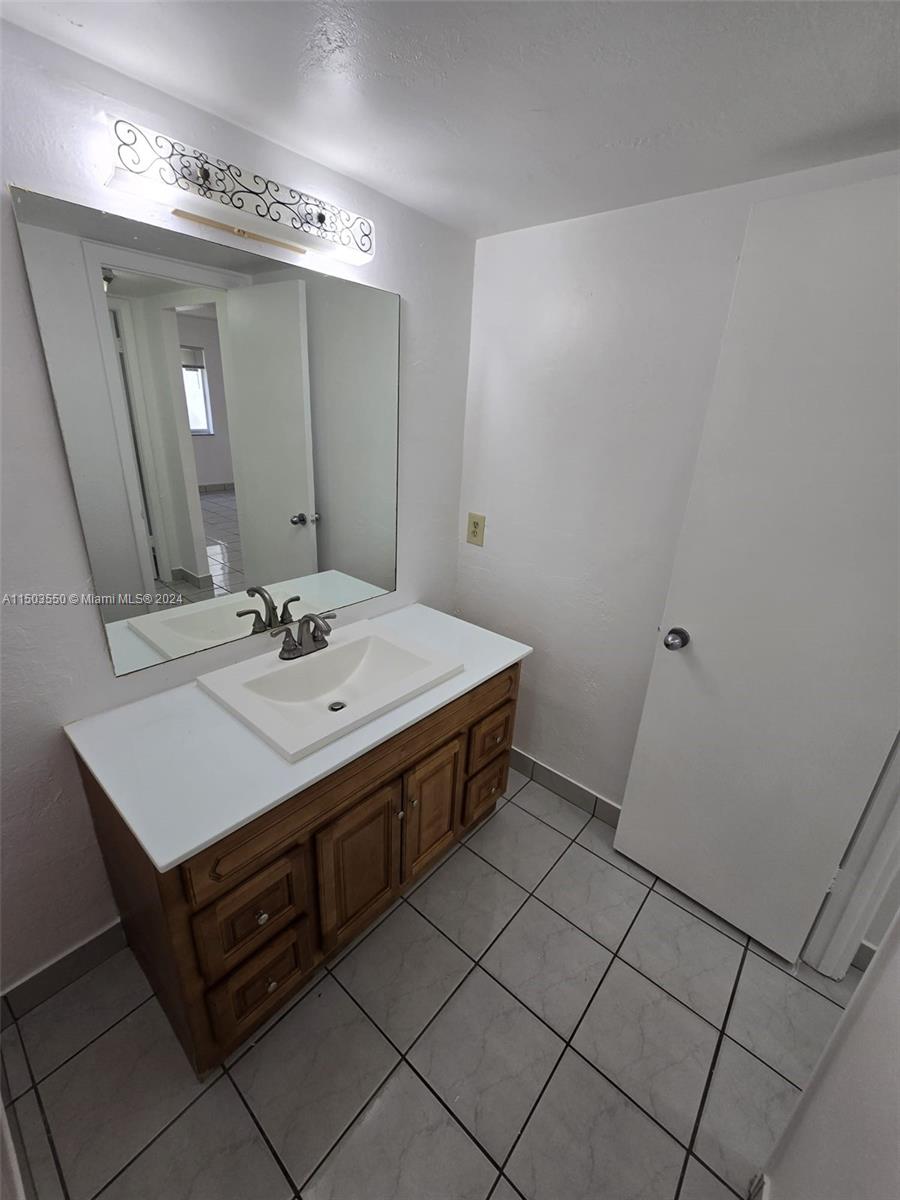 5501 NW 7th St Unit: E212