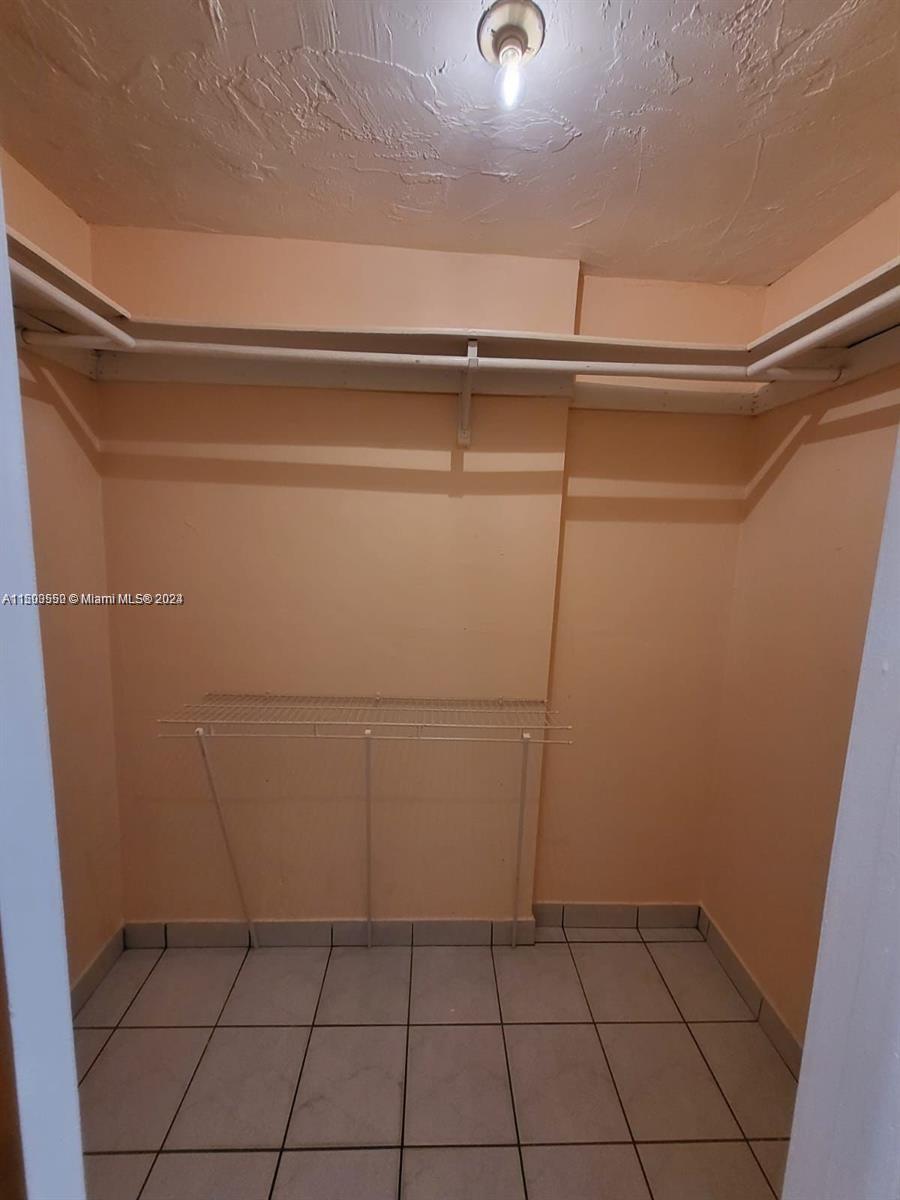 5501 NW 7th St Unit: E212