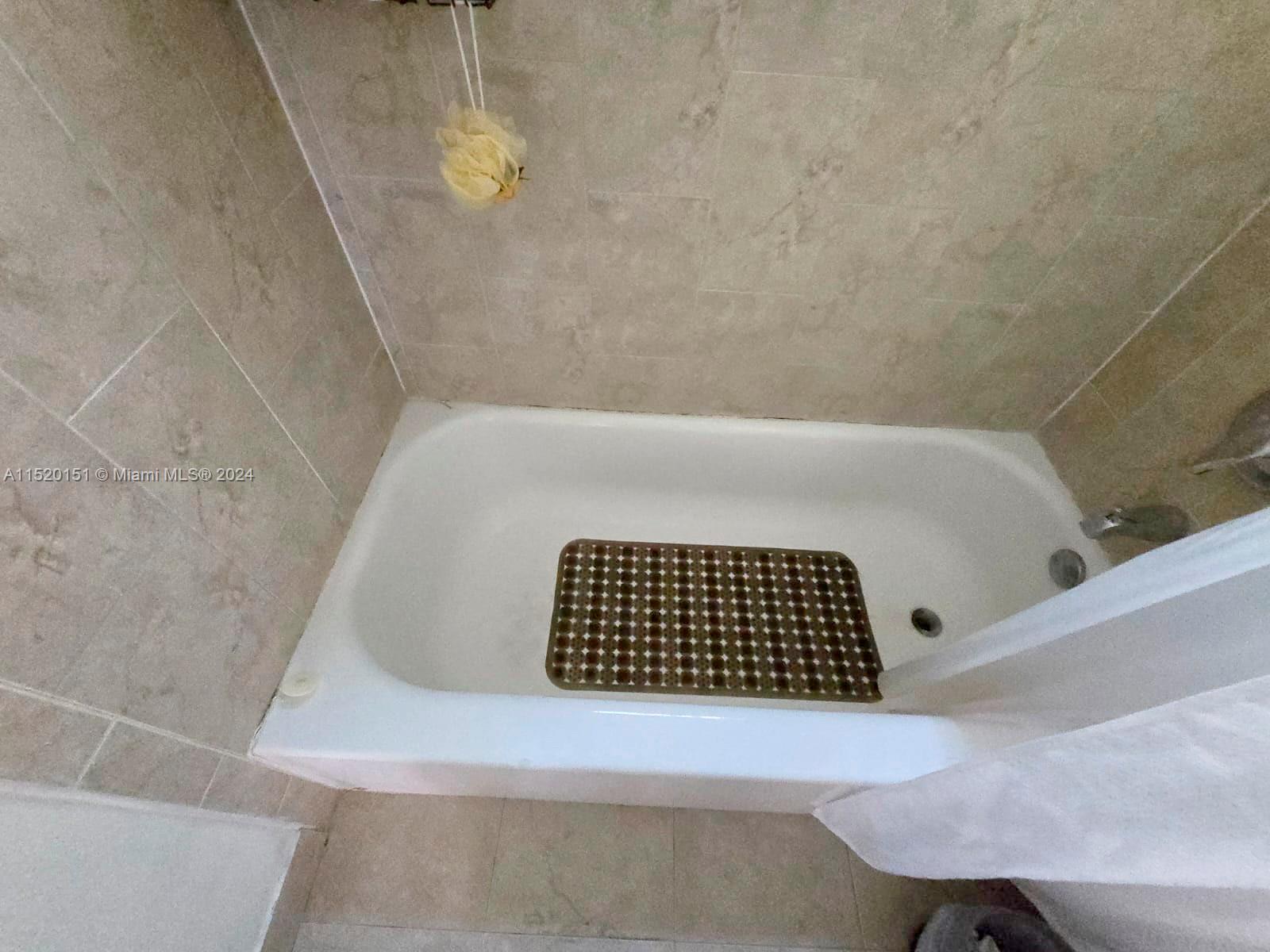 8023 Lake Dr Unit: 105