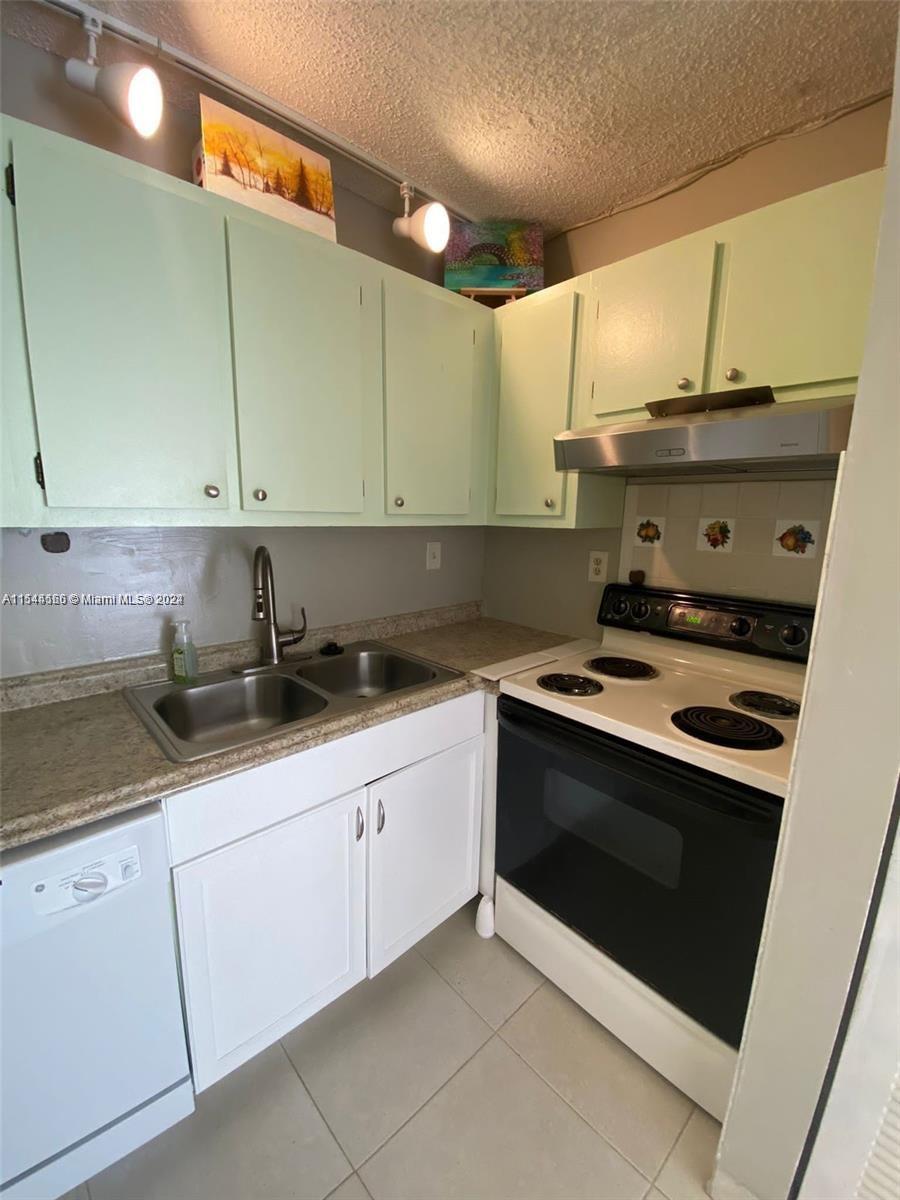 2631 Riverside Dr # 4