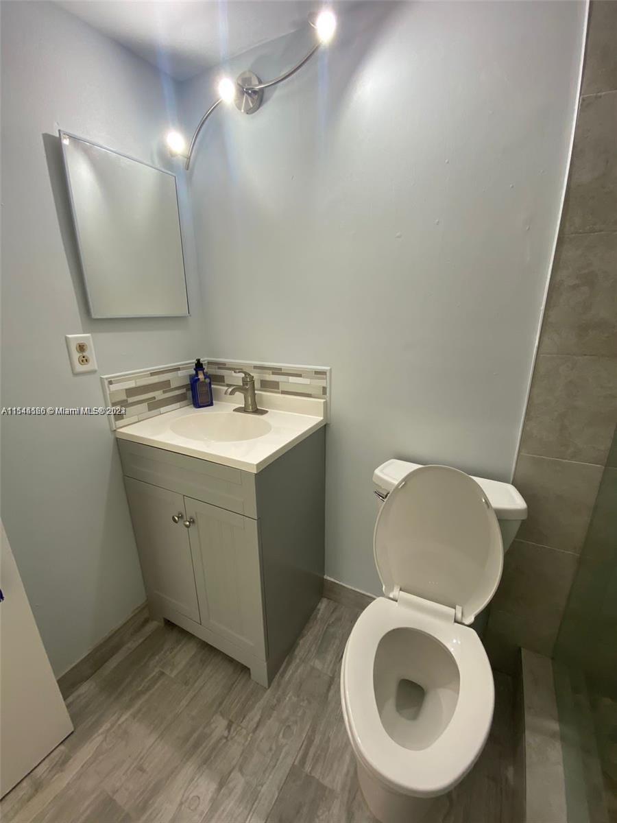 2631 Riverside Dr # 4