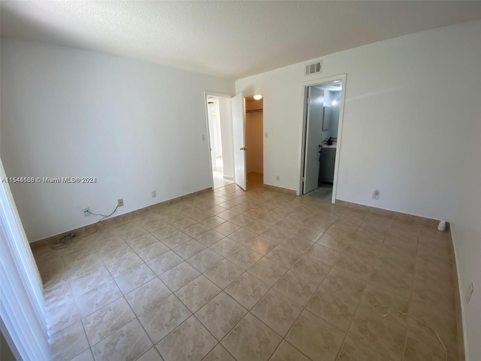 2631 Riverside Dr # 4