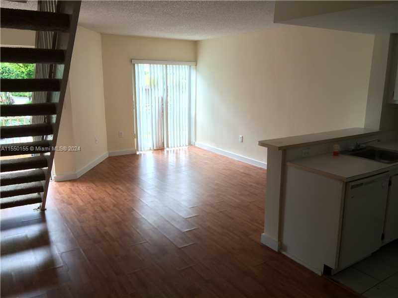 8660 NW 6 LN # 207 Unit: 5-207