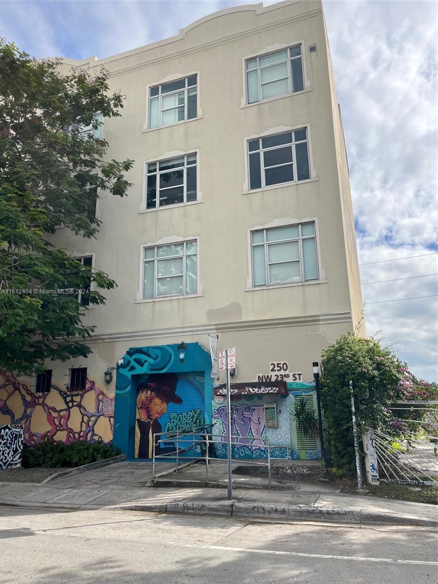 250 NW 23rd St # 409