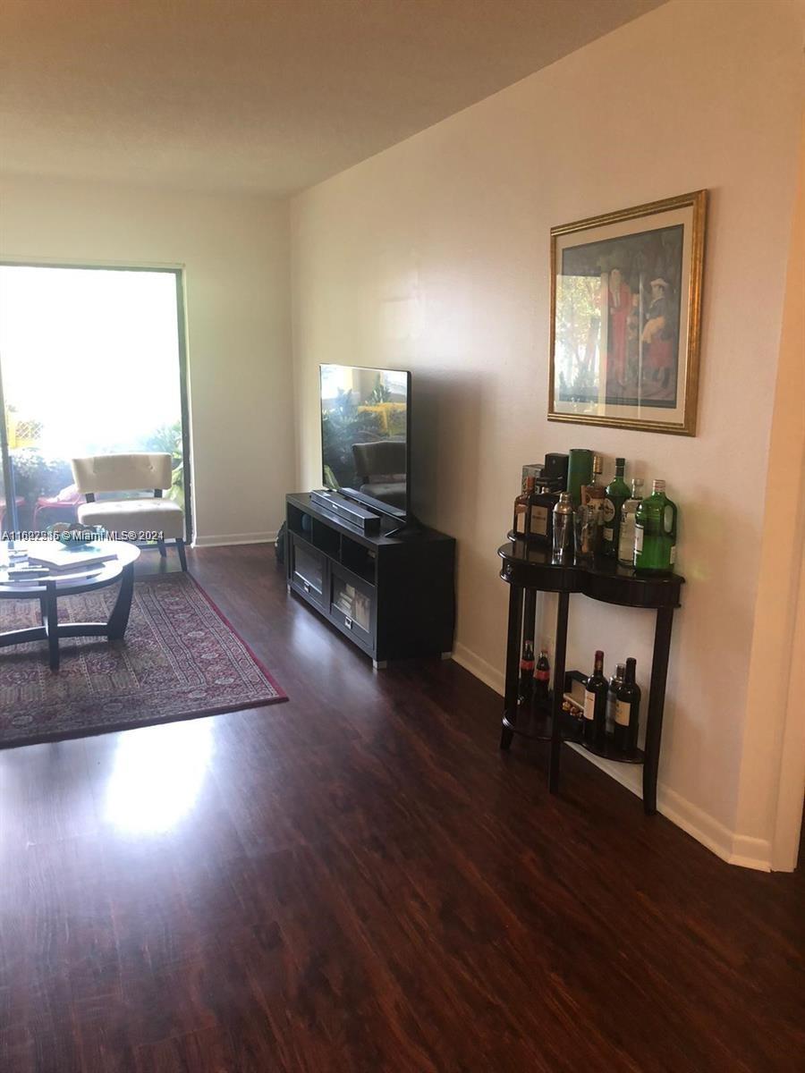 8290 Lake Dr # 321
