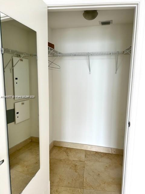 1750 N Bayshore Dr # 2308