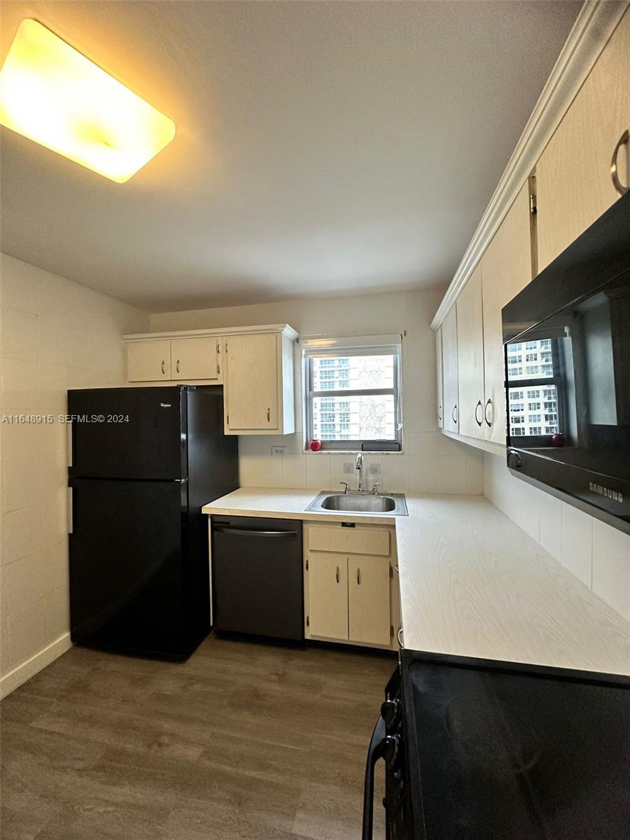 5555 Collins Ave # 10B