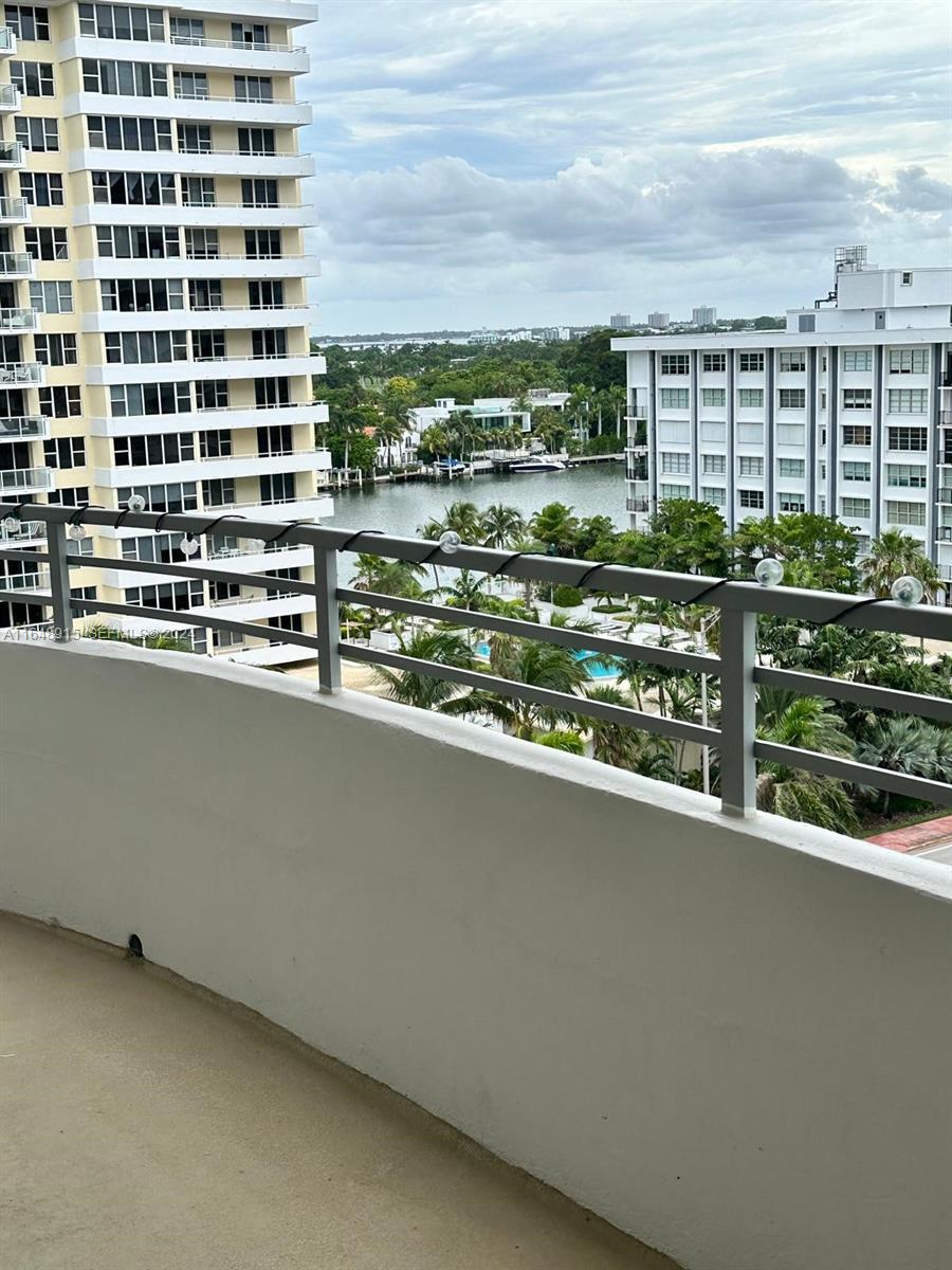 5555 Collins Ave # 10B