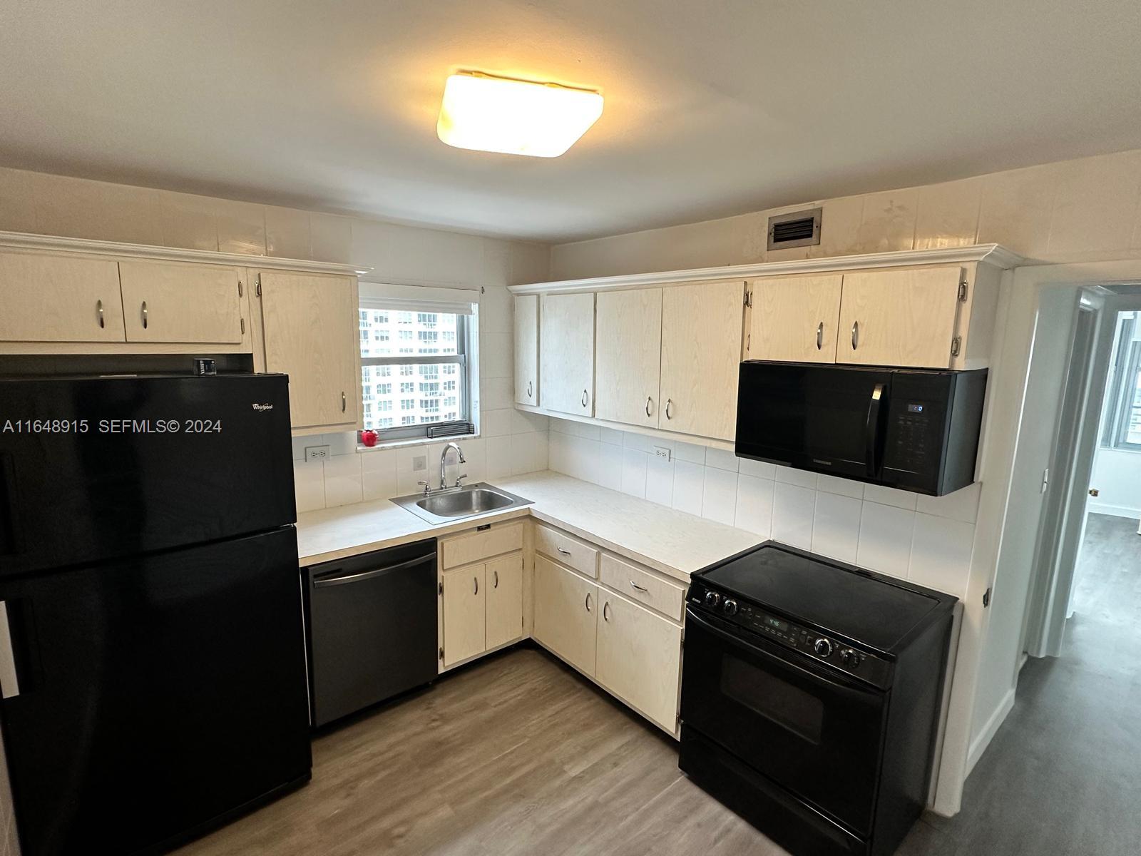 5555 Collins Ave # 10B