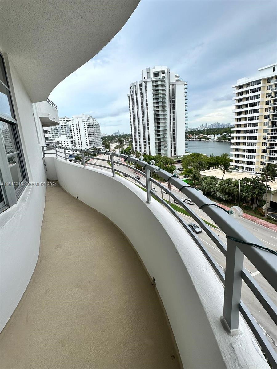 5555 Collins Ave # 10B