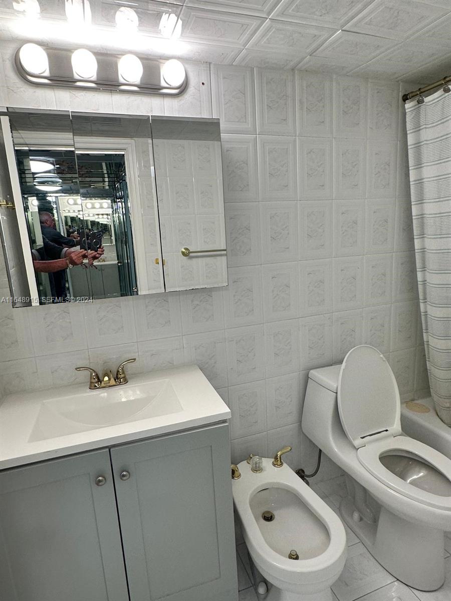 5555 Collins Ave # 10B