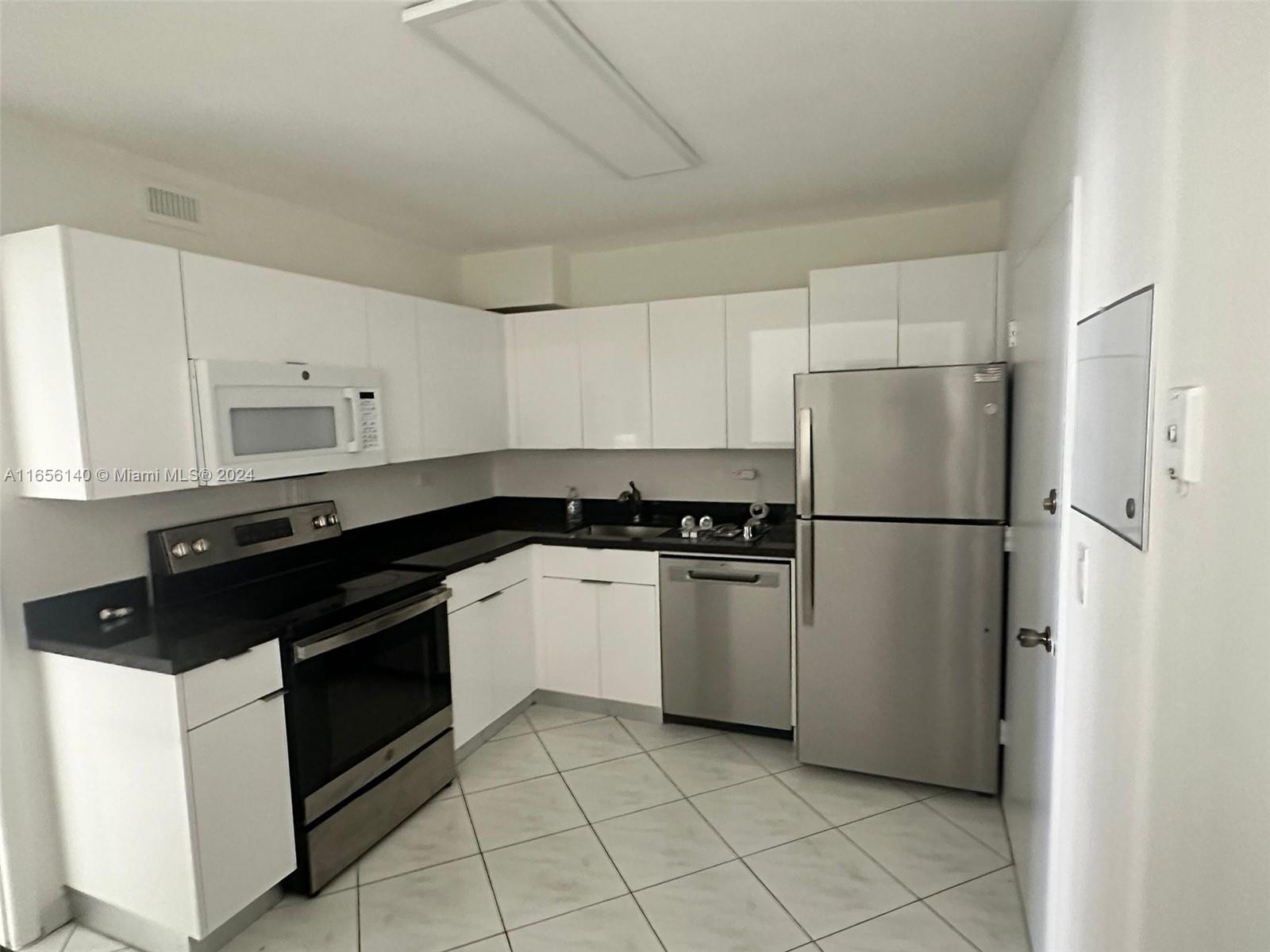 5555 Collins Ave # 8Z