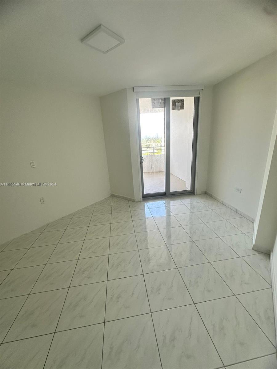 5555 Collins Ave # 8Z
