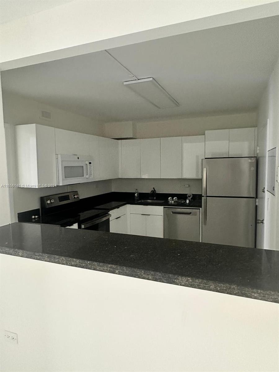 5555 Collins Ave # 8Z