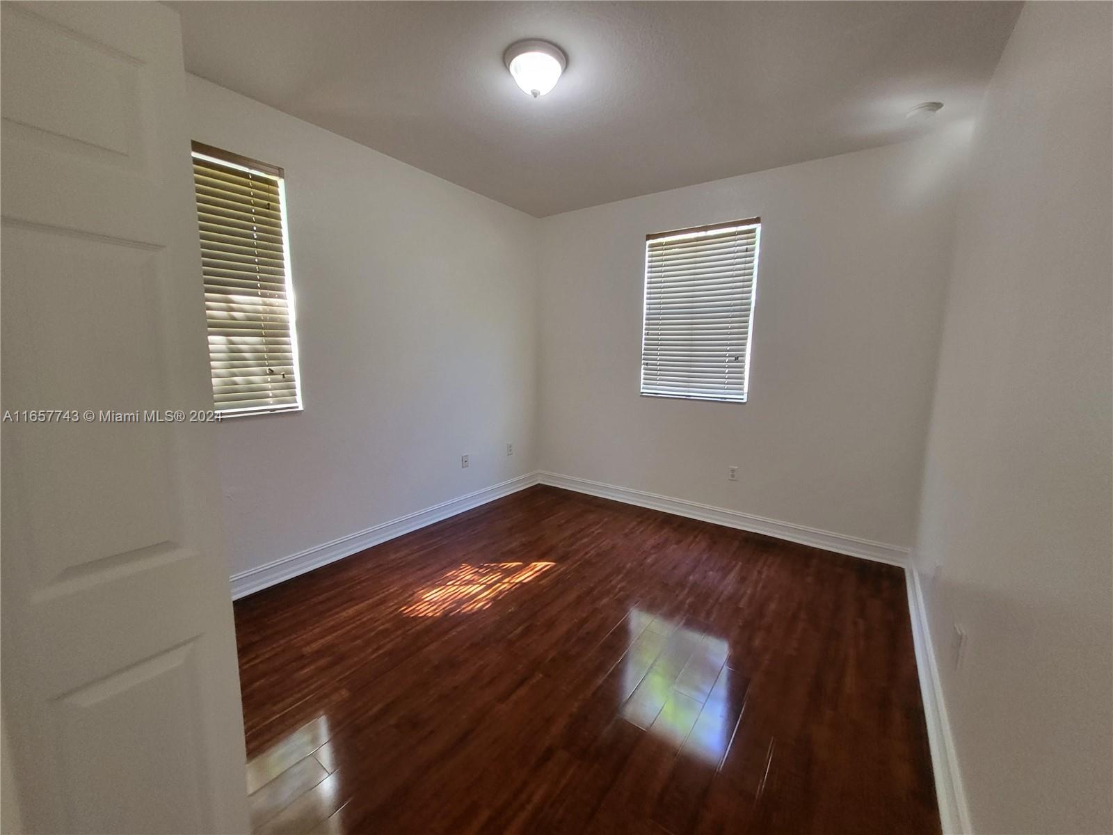 7633 NW 114th Path