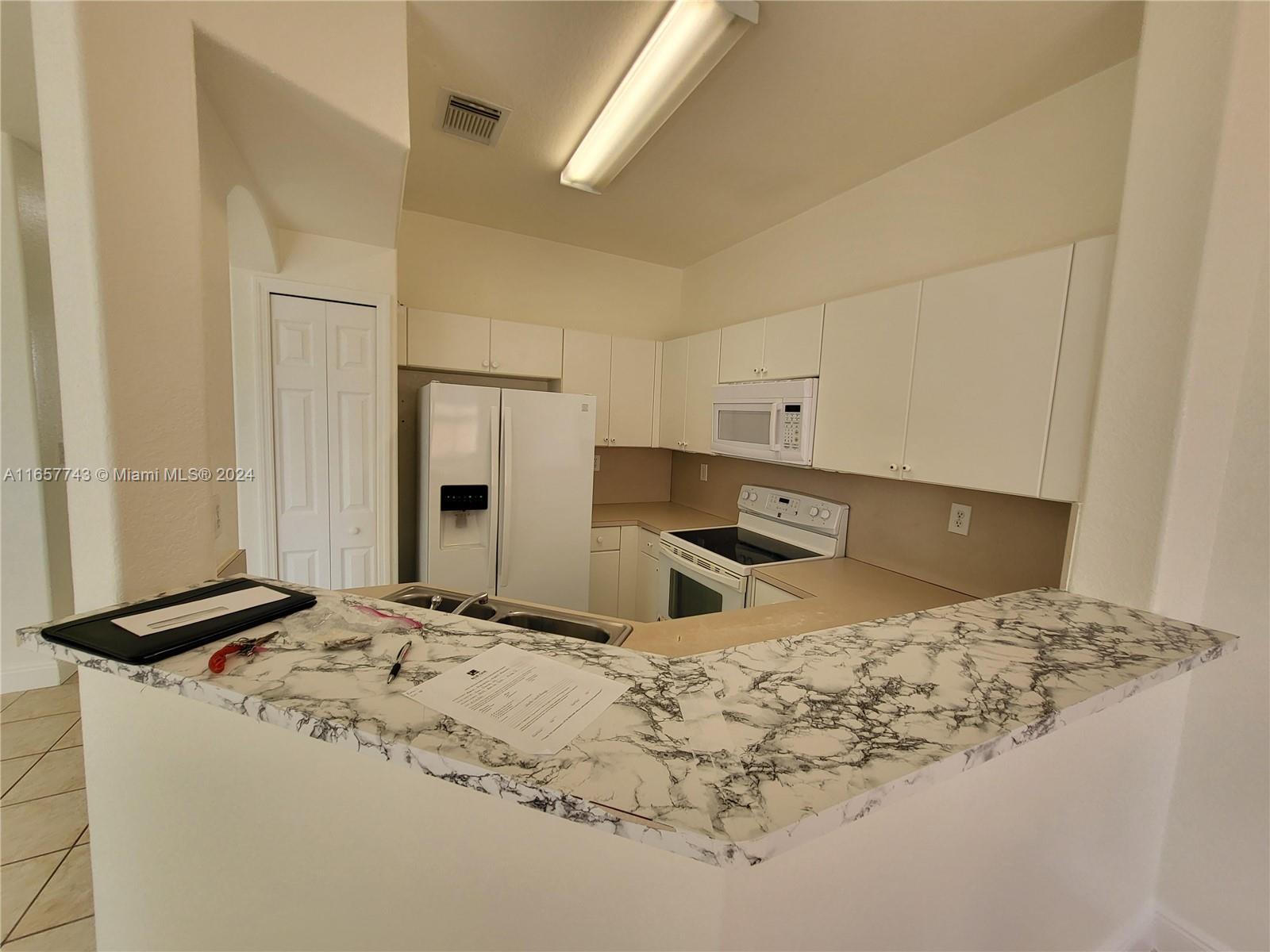 7633 NW 114th Path