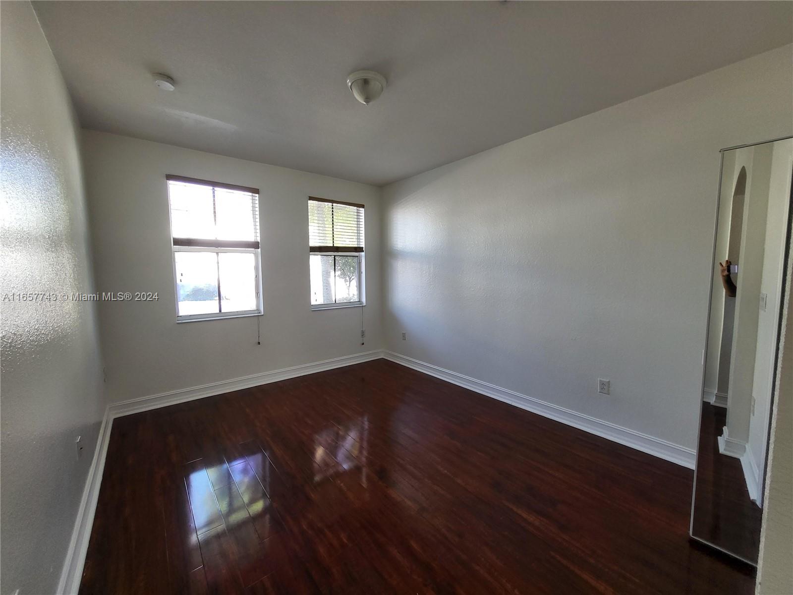 7633 NW 114th Path