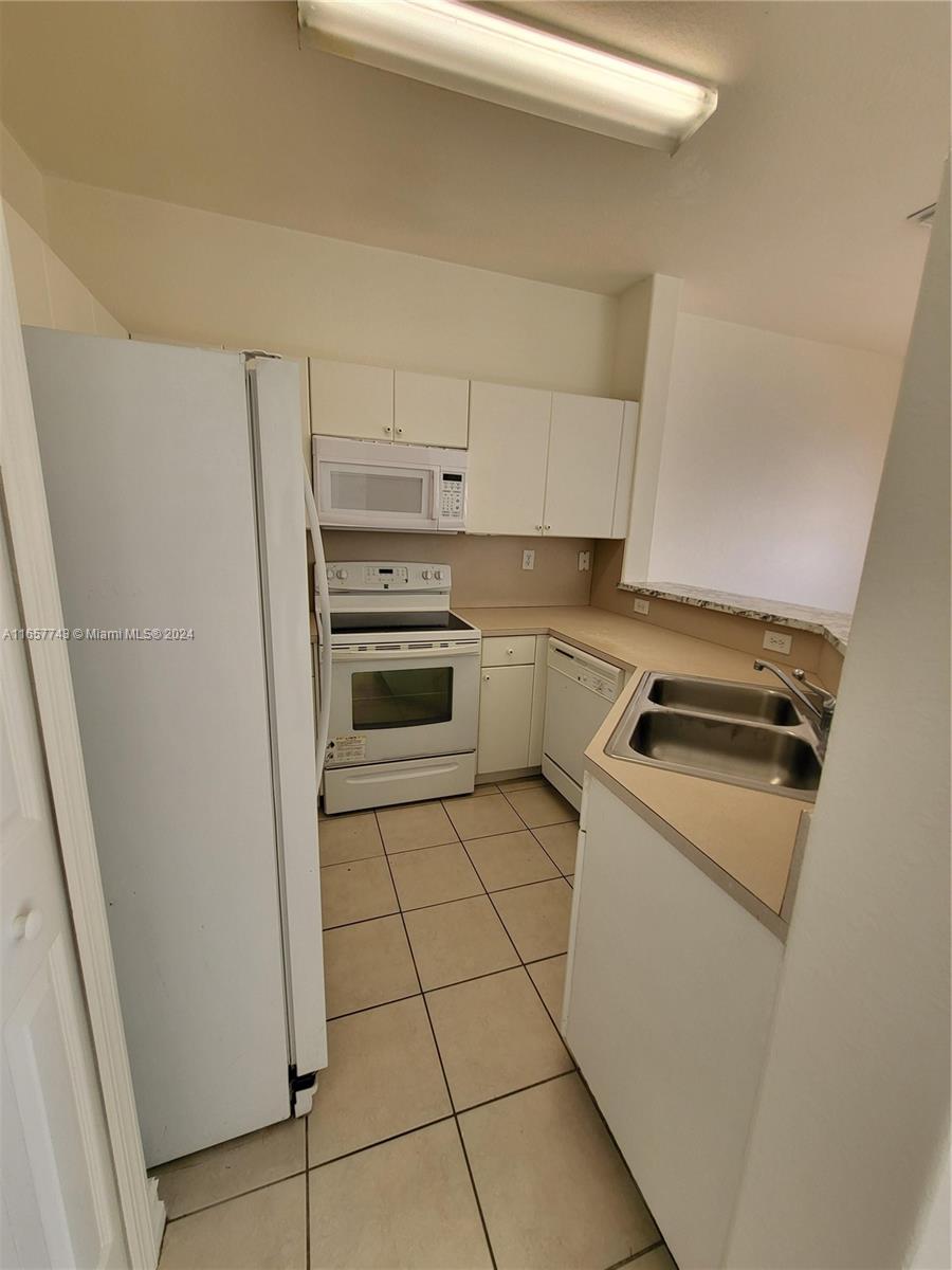 7633 NW 114th Path