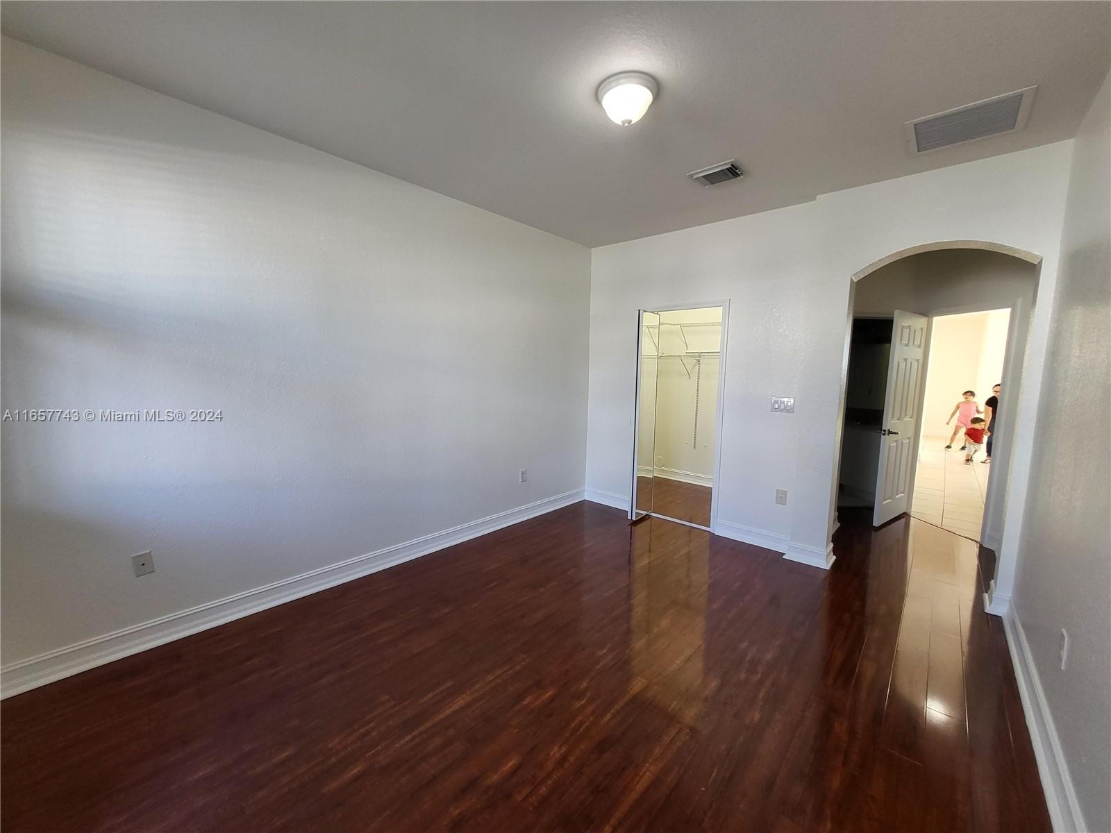 7633 NW 114th Path