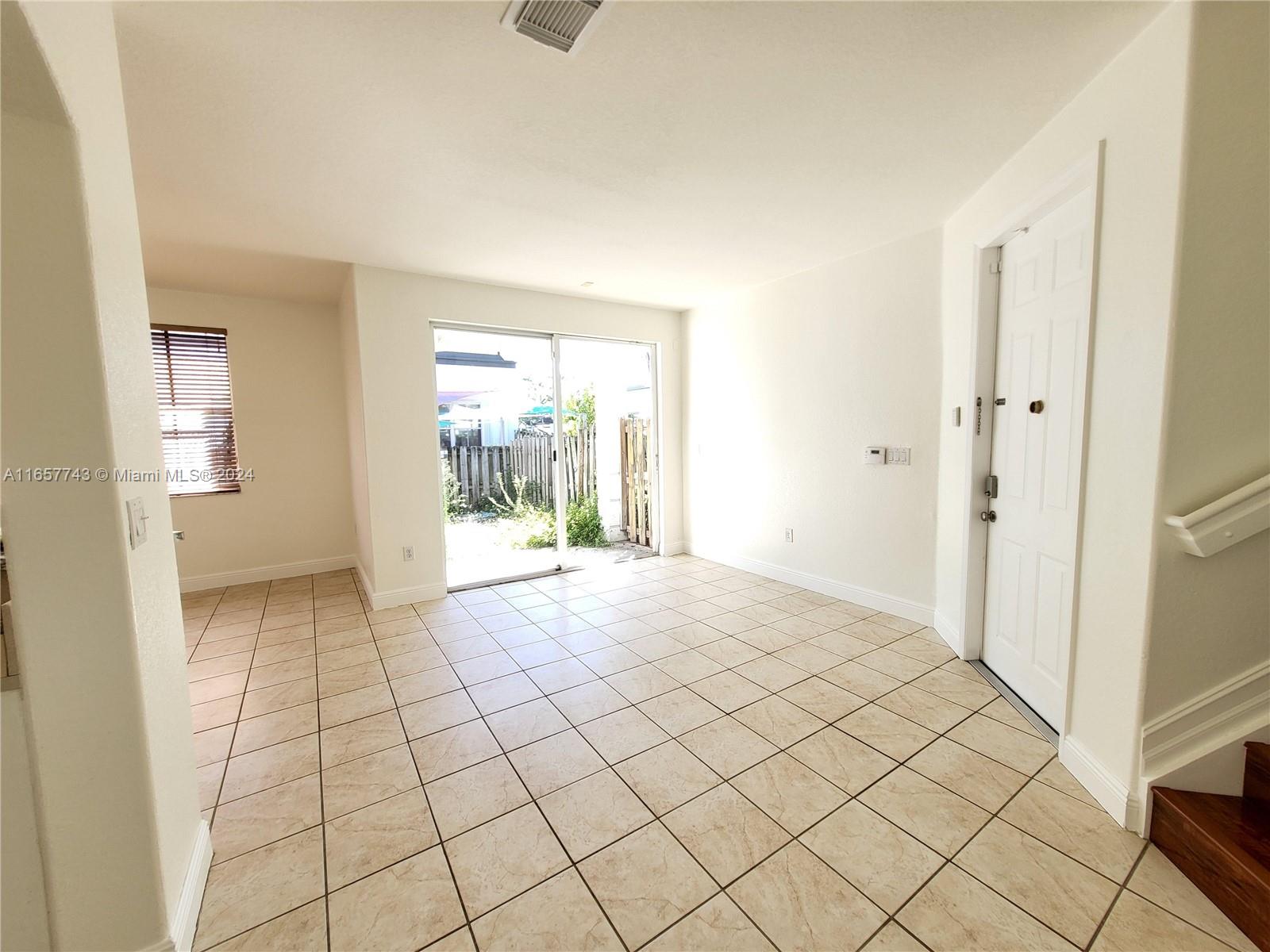 7633 NW 114th Path