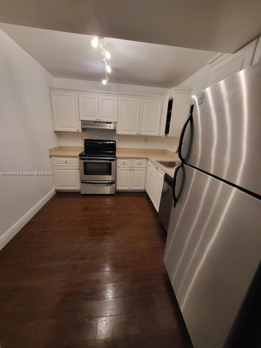 711 N Pine Island Rd # 111