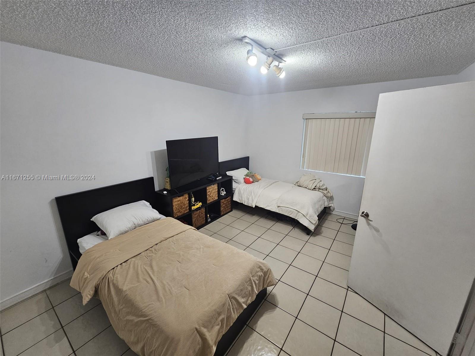 120 LAKEVIEW DR # 107