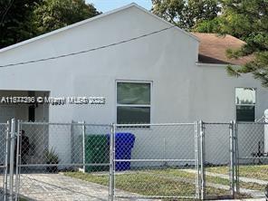 2537 SW 10th St