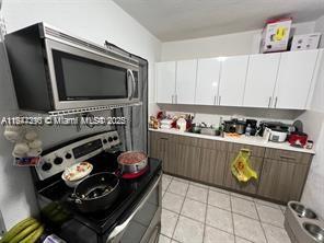 2537 SW 10th St